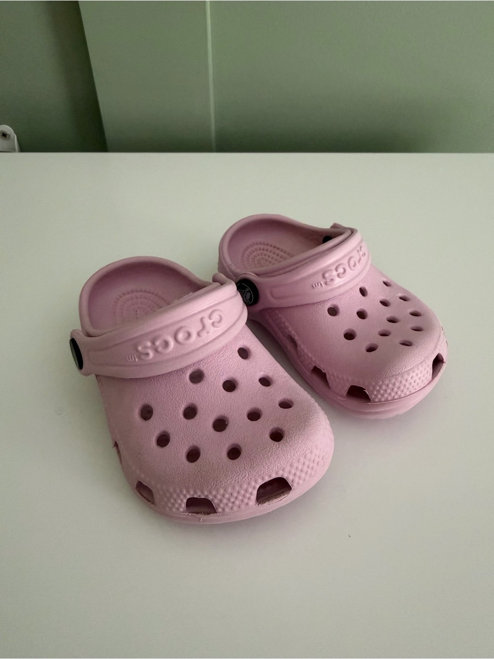 Crocs Classic Clog Pink Unisex Kids US 2/3 Slip-On Sandal Adjustable Strap